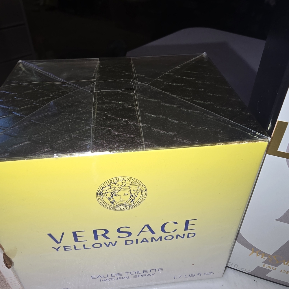 Versace Yellow Diamond Edt - Picture 2 of 2